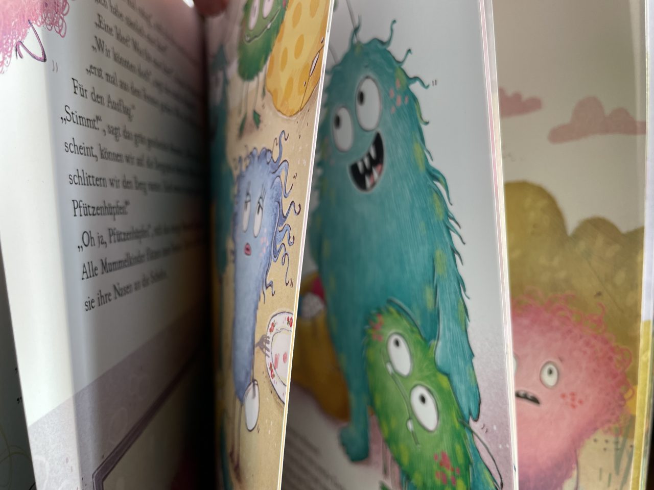 Seiten des Kinderbuches "Ein total genialer Mummeltag"
