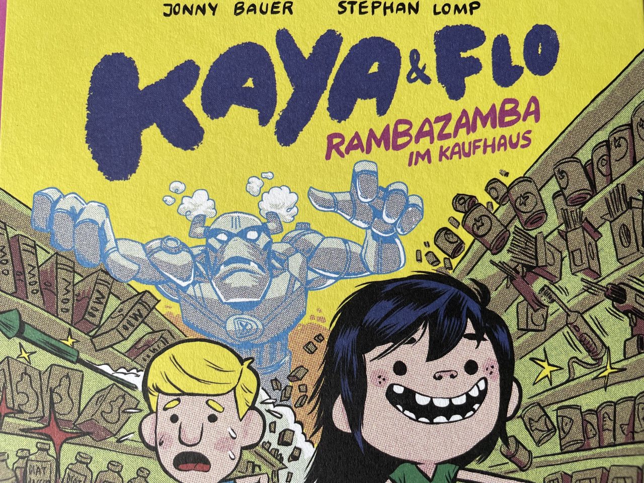 Teilblick auf das Cover des Kindercomics "Kaja&Flo - Rambazamba im Kaufhaus" 