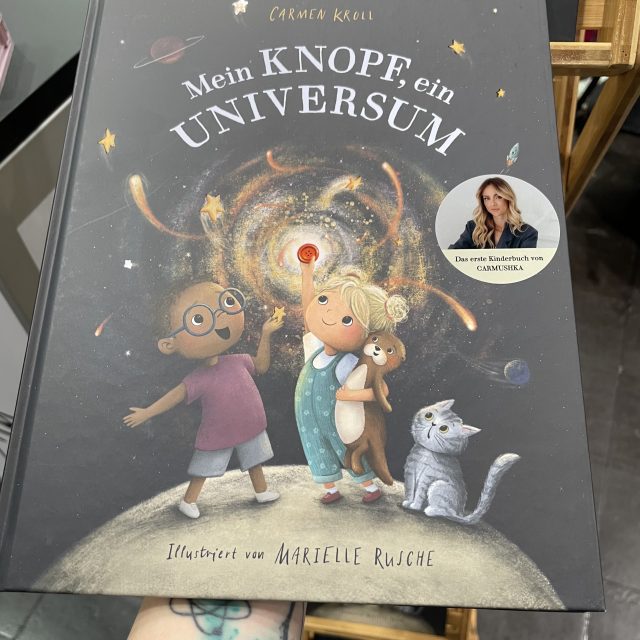 Das Kinderbuch "Mein Knopf, ein Universum" 